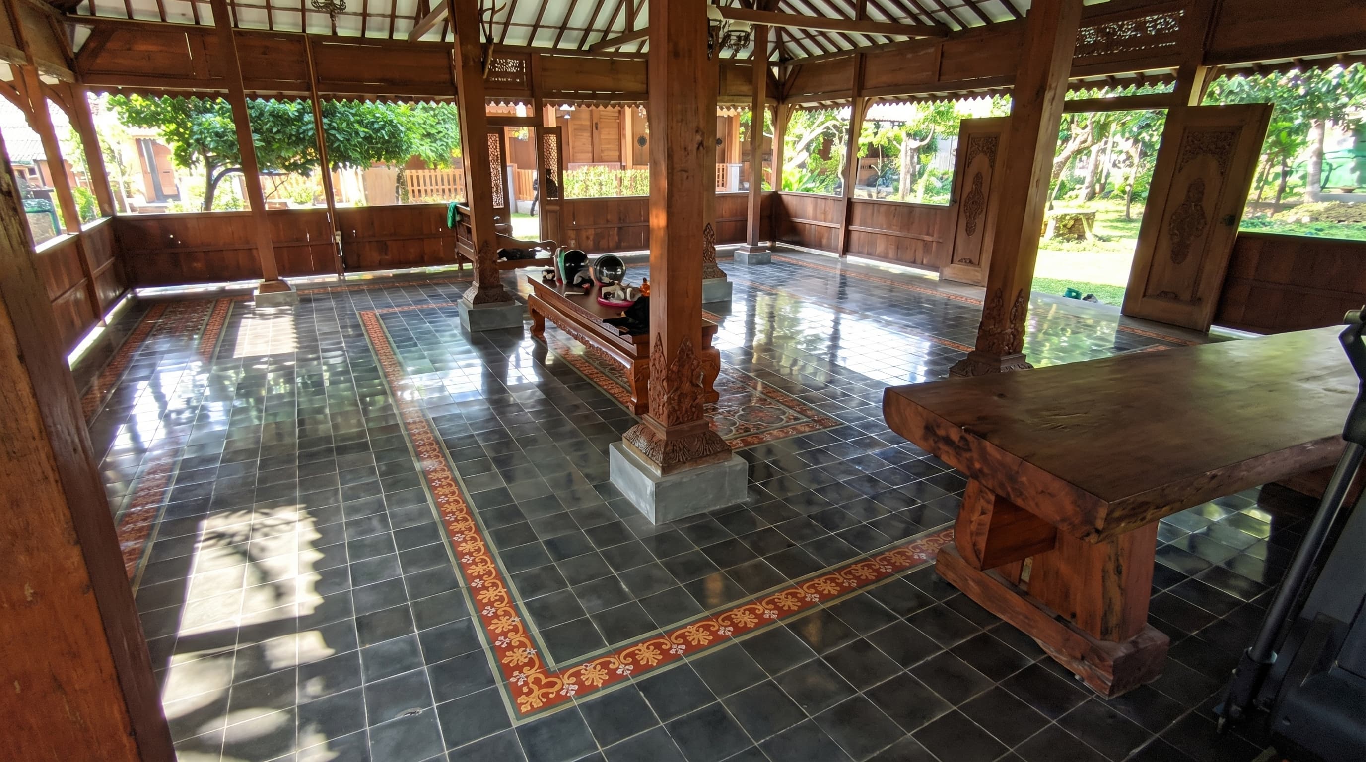 Gallery Poles Marmer Area Pendopo Mahkota Clean